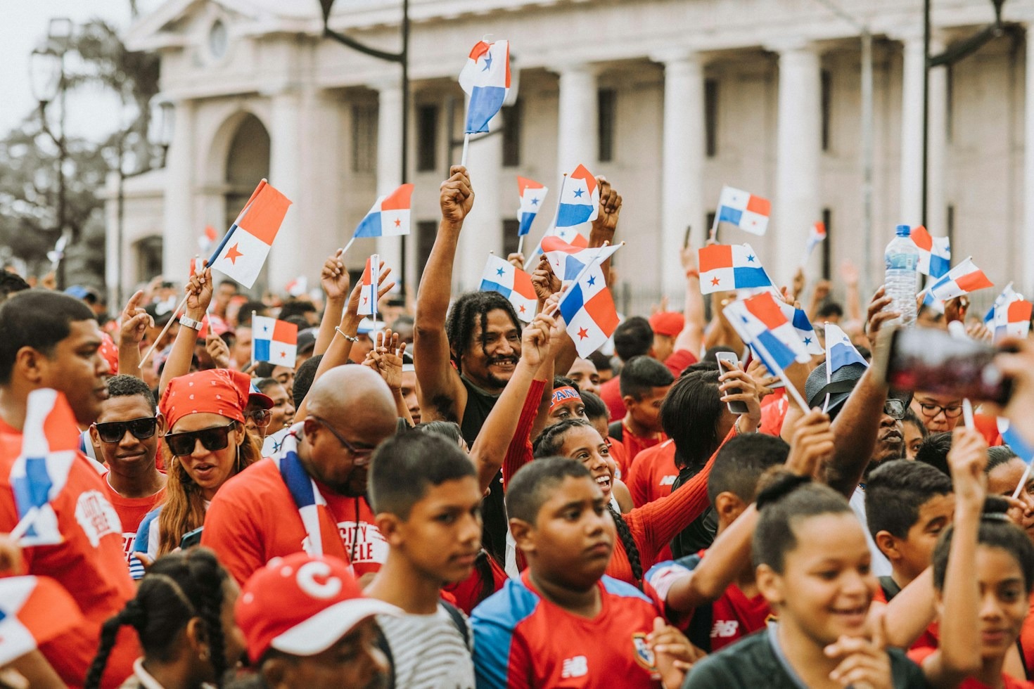 Cómo defenderemos los derechos de los compatriotas en el exterior